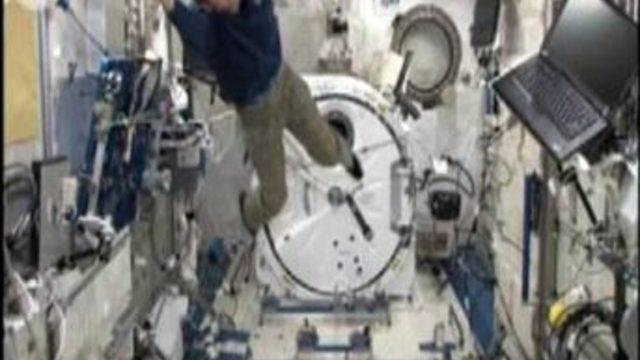 Japon astronot uzayda beyzbol oynadı