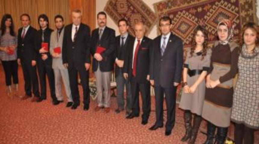 Yozgat&rsquo;ta &uuml;niversite &ouml;ğrencilerinden Mevlana&rsquo;yı anma programı