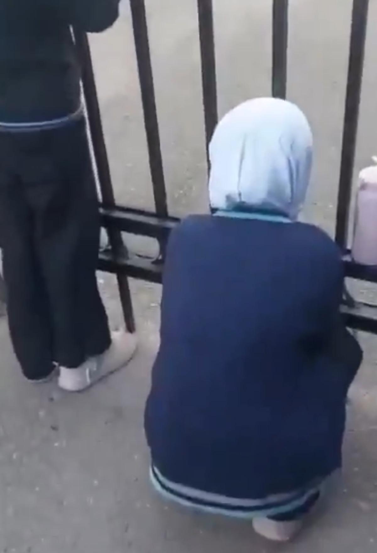 Azerbaycan da başörtüsü kısıtlamasına tepkiler çığ gibi büyüdü! "Benim okumaya hakkım yok mu?" 2