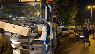 Avcılar'da el frenini &ccedil;ekmeyi unuttu! 7 aracı bi&ccedil;ti