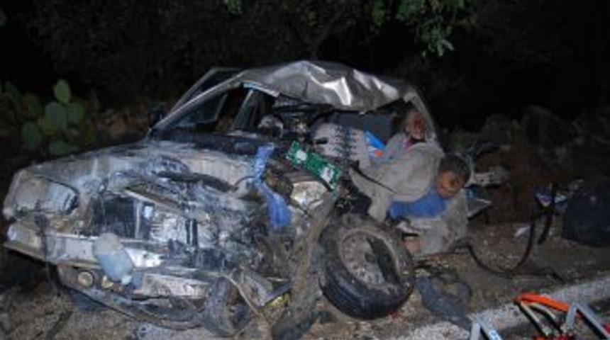 Kozan&rsquo;da trafik kazası: 2 &ouml;l&uuml;, 4 yaralı