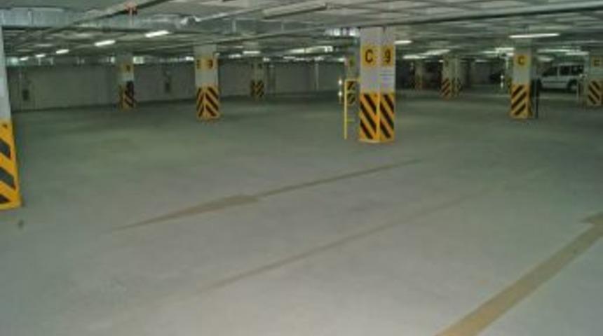 Hilton'un otoparkı 10 lira, İzmir Büyükşehir'inki 24 lira