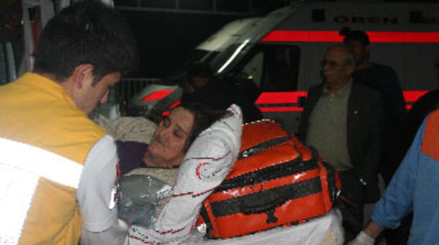 Diyaliz aracı kaza yaptı; 2 &ouml;l&uuml;, 6 yaralı