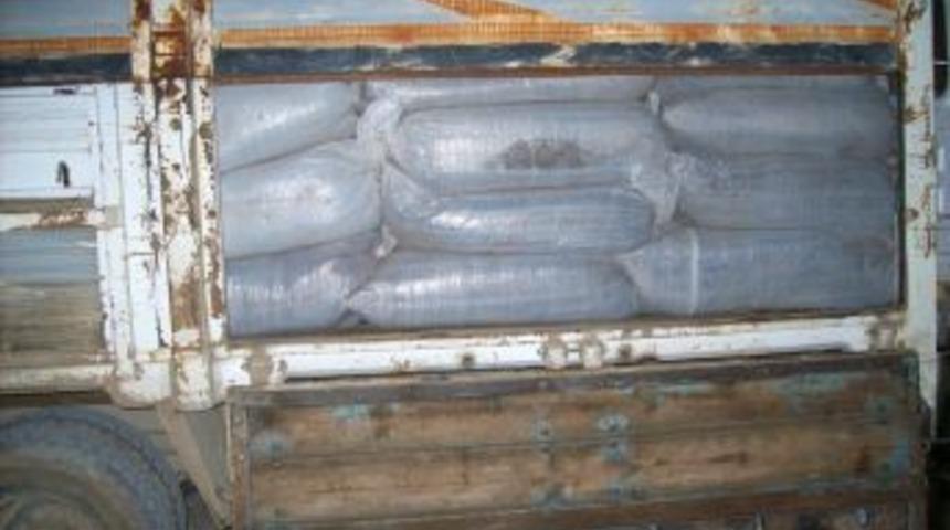 Başkale'de 10 ton ka&ccedil;ak &ccedil;ay ele ge&ccedil;irildi