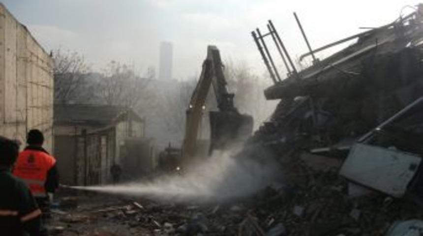 Gecekondu sahibi, evlerinin mahkeme kararına rağmen yıkıldığını iddia etti