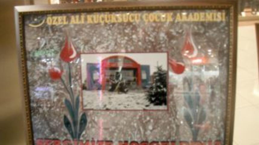 Minikler ebru eserlerini Kulesite'de sergiliyor