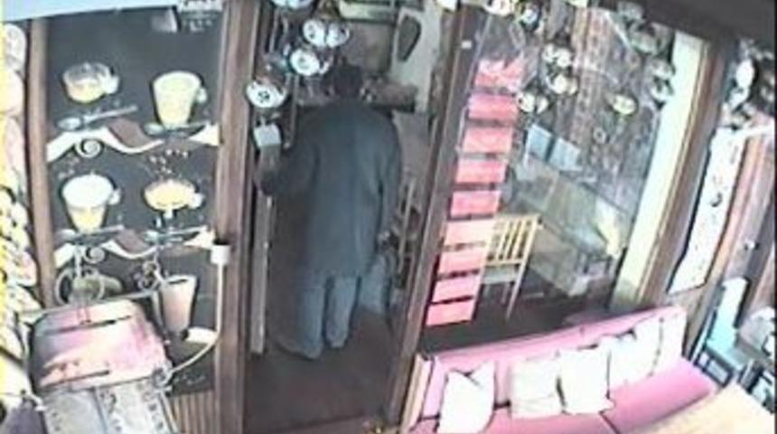 Topkapı saldırganı g&uuml;venlik kamerasında