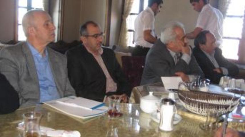 'Bağımsızlığının 20. Yılında Azerbaycan-T&uuml;rkiye İlişkileri&rsquo; tartışılacak