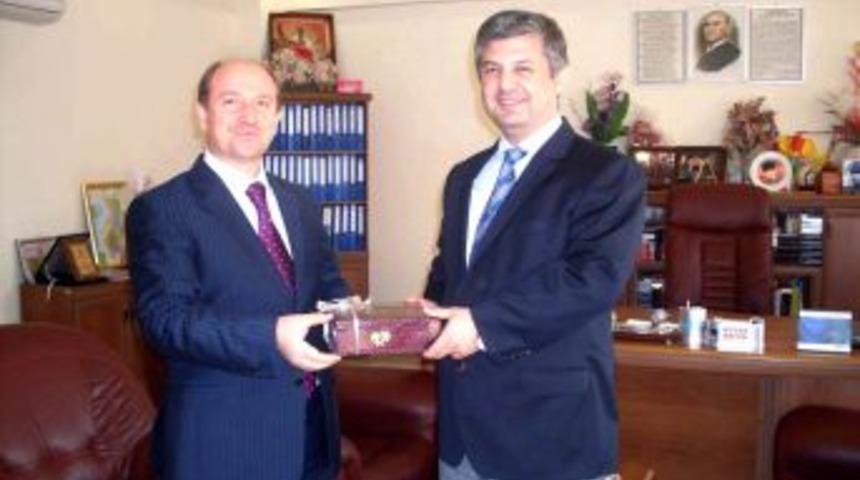 Emniyet okul &ouml;nlerinde tedbiri elden bırakmıyor