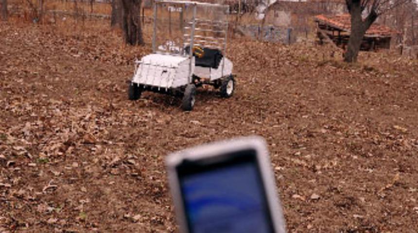 Cep telefonuyla hareket eden ara&ccedil; yaptı