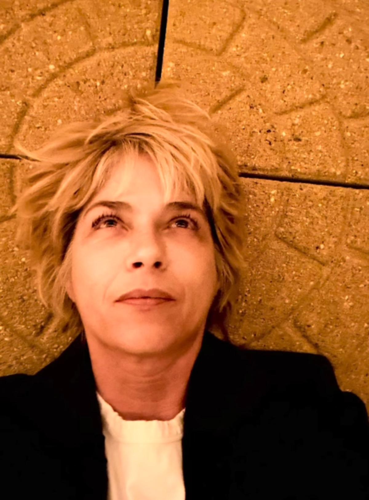 Selma Blair uçakta olay çıkardı: Kabin memuru, polis ve hemşireye saldırı 1