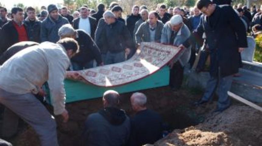 5 aylık hamile Esra &ouml;ğretmen son yolculuğuna g&ouml;z yaşları ile uğurlandı