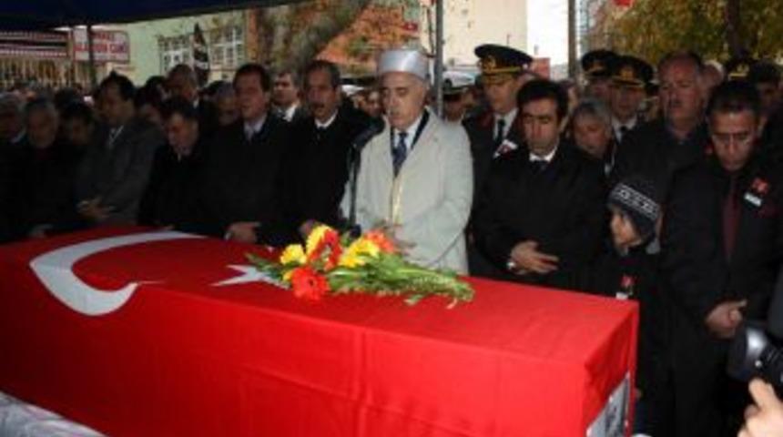 Silifkeli şehidi, yağmura rağmen binlerce kişi uğurladı