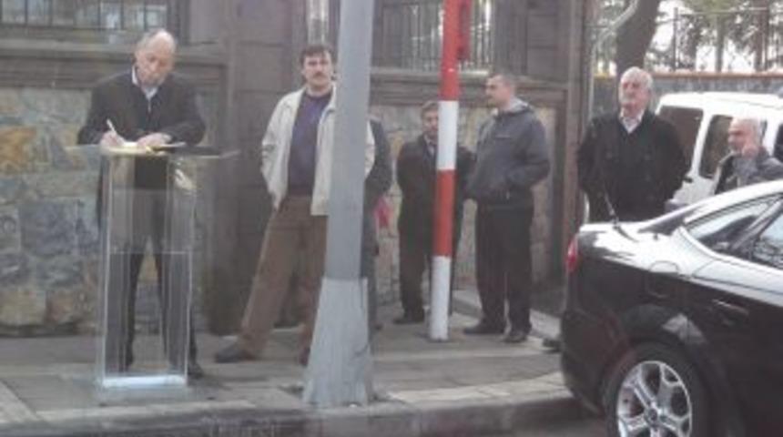 Vatandaş, Başbakan'a 'geçmiş olsun' demek için kuyruğa girdi