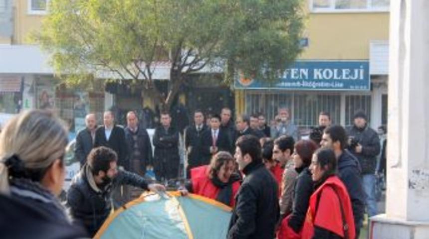 Parkta izinsiz çadır kurmak isteyen 7 öğrenci gözaltına alındı