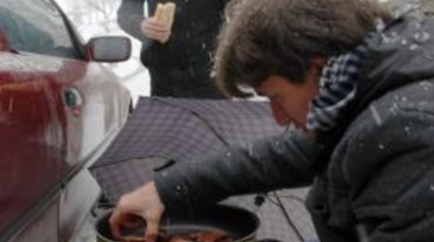 Kocaeli'nin y&uuml;ksek kesimleri beyaza b&uuml;r&uuml;nd&uuml;