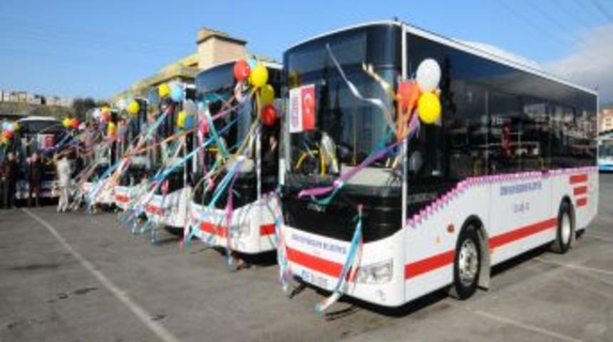 İzmir Büyükşehir Belediyesi 20 yeni midibüsü hizmete soktu