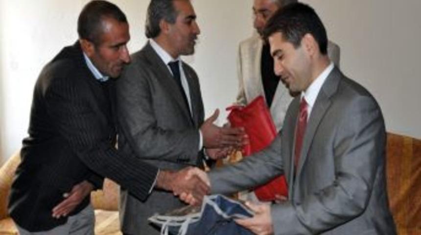 Kooperatif Mahallesi muhtarından depremzedelere yardım