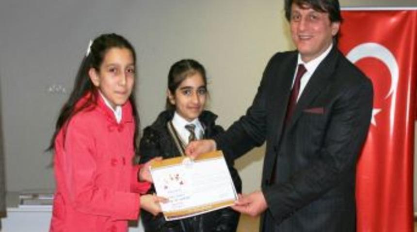 &Ccedil;ocuk hakları konulu yarışmada dereceye girenler &ouml;d&uuml;llendirildi