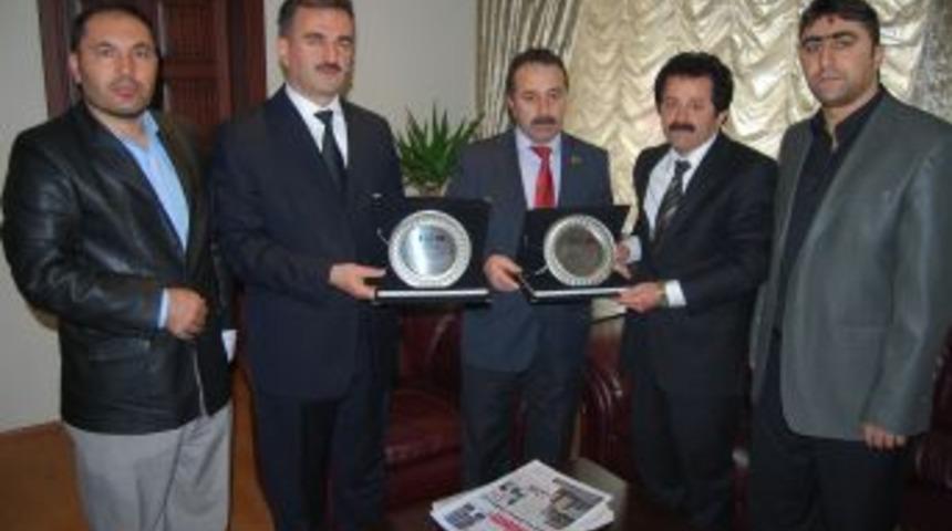 &Ccedil;otanakspor&rsquo;dan yılmaz ve başkan`a plaket