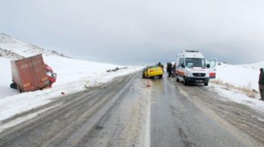 Ağrı&rsquo;nın Patnos il&ccedil;esinde trafik kazası.5 &ouml;l&uuml; 4 yaralı