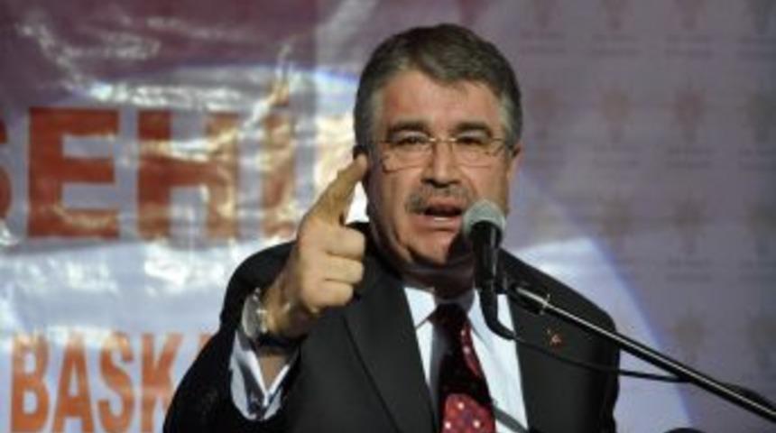 "PKK, K&uuml;rt meselesi diyerek, K&uuml;rtleri kandırıp, ka&ccedil;ırıp, &ouml;ld&uuml;r&uuml;yor"