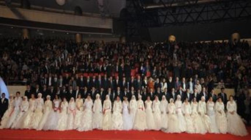 Van'da erteledikleri mutluluklarına İstanbul&rsquo;da kavuştular