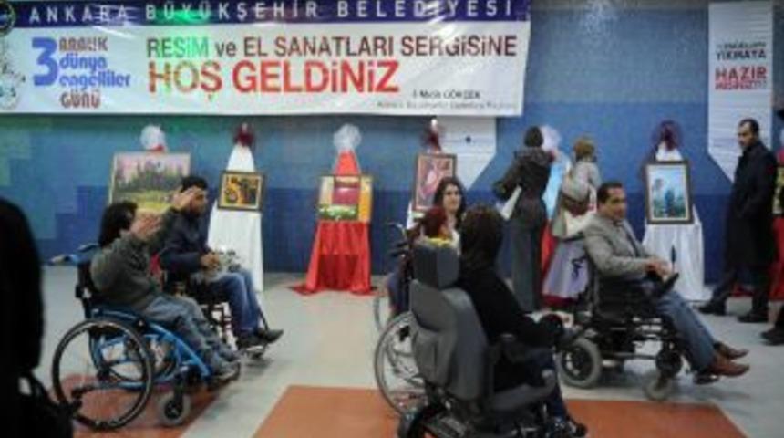 Engellilerin el emeği, g&ouml;z nuru eserleri sergileniyor