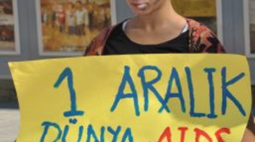 Sokaklarda AIDS&rsquo;i anlatıyorlar