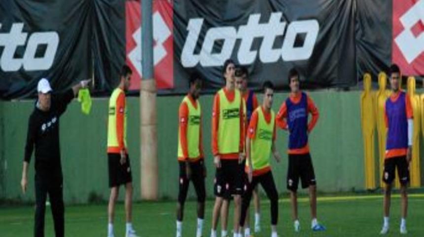 Adanaspor, İzmir&rsquo;den mutlu d&ouml;nmek istiyor