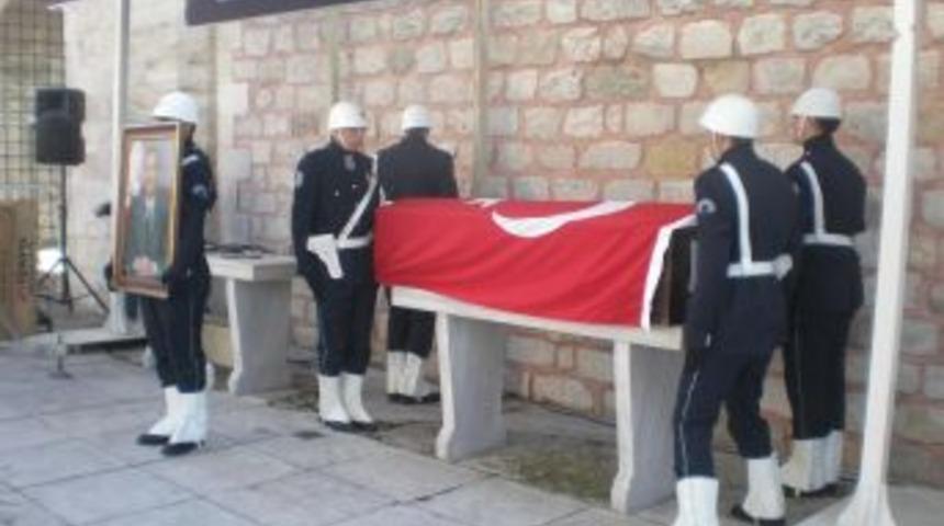 Menderes'in cenaze namazı &ouml;ncesi Fatih Camii'nde g&uuml;venlik &ouml;nlemleri artırıldı