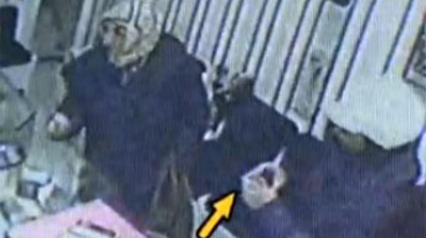 Kadınların hırsızlık anı kameralarda!