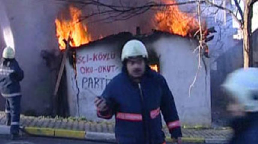 Gecekondu yandı, 5 kişi son anda kurtuldu