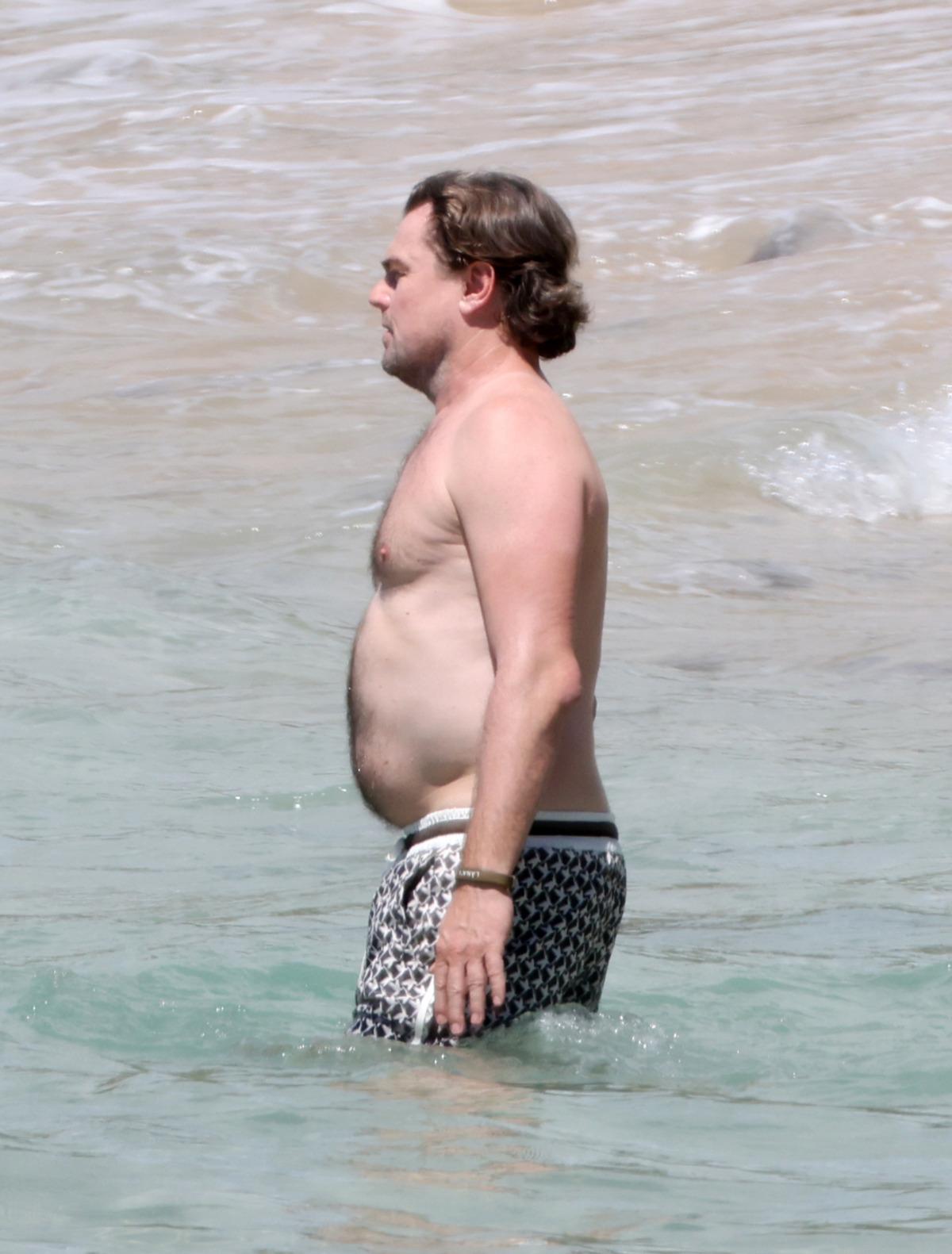 Leonardo DiCaprio nun son hali dikkat çekti! Göbeğine yorum yağdı 2