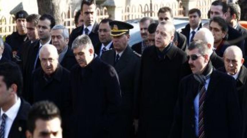 Cumhurbaşkanı G&uuml;l ve Başbakan Erdoğan Fatih Camii'ne geldi