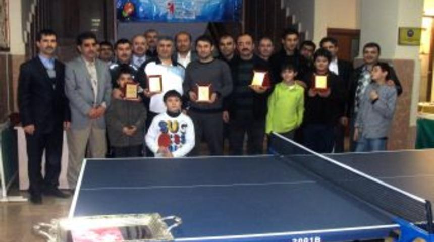 Rahime Batu Koleji velileri masa tenisi turnuvasında buluştu