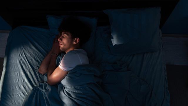 Gece horlayanlar dikkat! Uyku apnesinin nedeni bu sorunlar olabilir