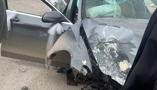 Kontrolden &ccedil;ıkan ara&ccedil; direğe &ccedil;arparak karşı şeride ge&ccedil;ti: 1 yaralı