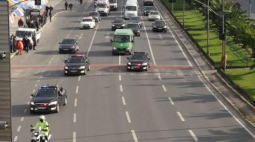 Aydın Menderes'in naaşı, 'Adnan Menderes Bulvarı'ndan Anıt Mezar'a getirildi