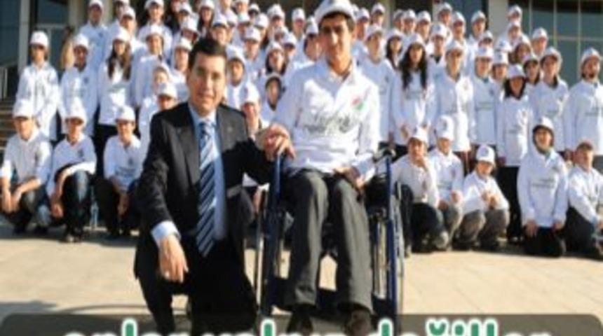 Kepez engelleri sevgiyle kaldırıyor