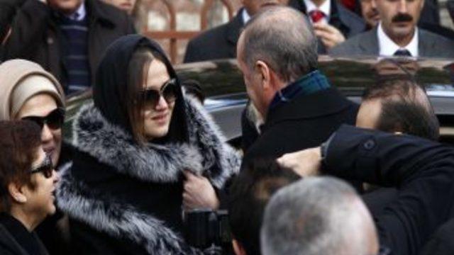 Başbakan Erdoğan aydın menderesin cenaze namazı için Fatih Camii’ne geldi