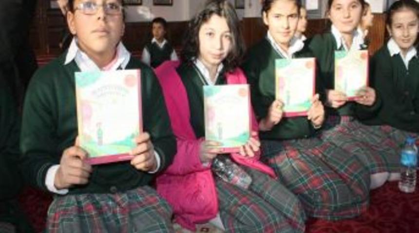 &Ouml;ğrenciler din dersini camide işledi