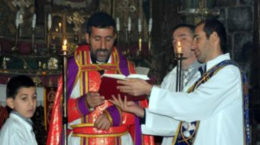 Diyarbakır&rsquo;daki S&uuml;ryaniler Noel Bayramı&rsquo;nı kutladı