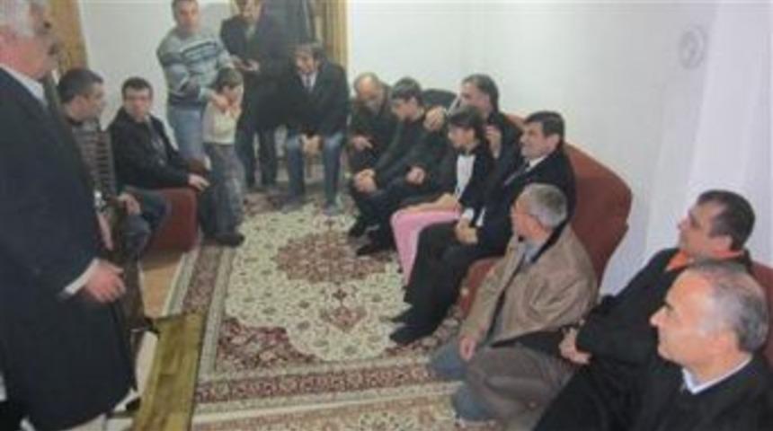 Vali depremzedeleri ziyaret etti