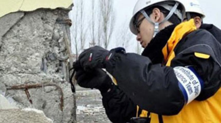 Japonlar Van'daki binaları tek tek inceledi