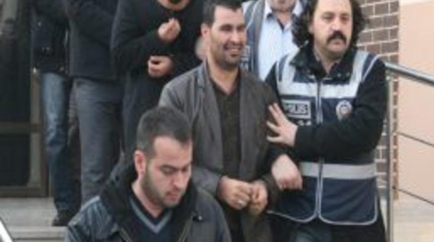 Sigara kaçakçılarına 7 ilde eş zamanlı operasyon: 26 kişilik çete çökertildi