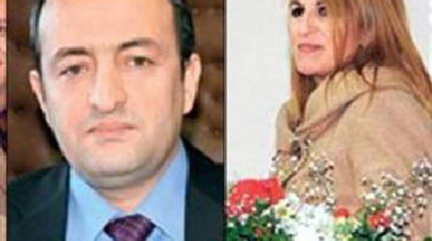 Müdürün evinde yemekteyiz