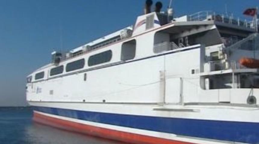 Tahliye edilen feribotta hasar tespit &ccedil;alışması yapılıyor