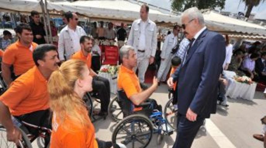 Vali Cerrah: Engeli olmak kusur değildir