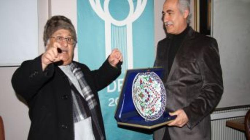 Gazeteci Yazgan: Mevlana&rsquo;nın &lsquo;d&uuml;nyadan elini eteğini &ccedil;ek&rsquo; s&ouml;z&uuml; yanlış anlaşıldı